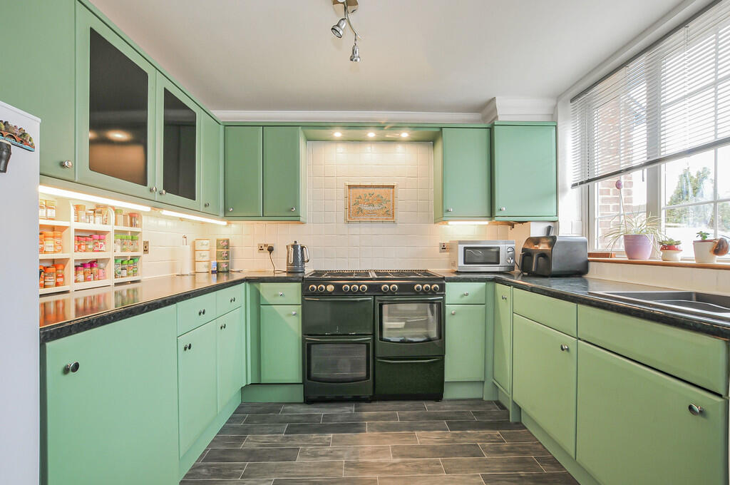 House in Slough - View 4