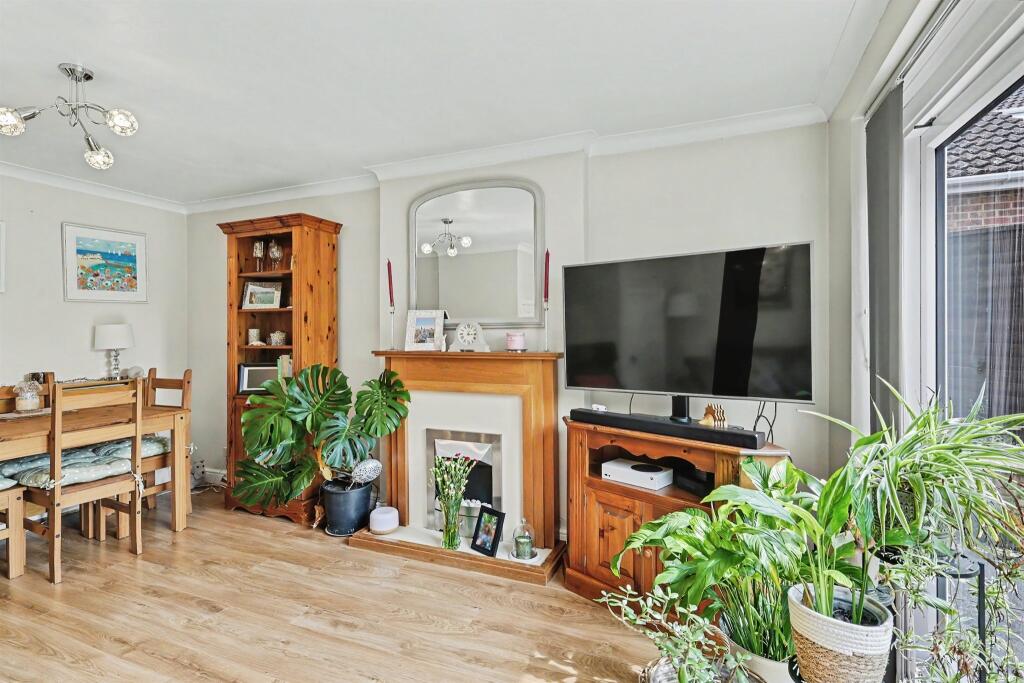 House in Northampton, West Hunsbury - View 5