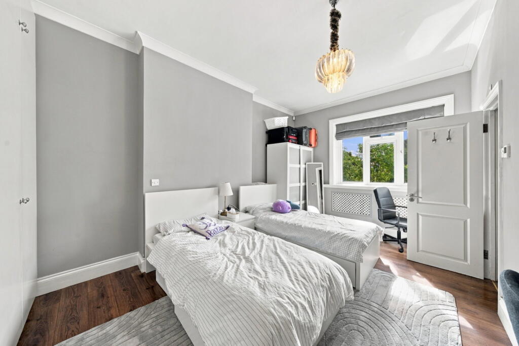 Apartment in London - More
