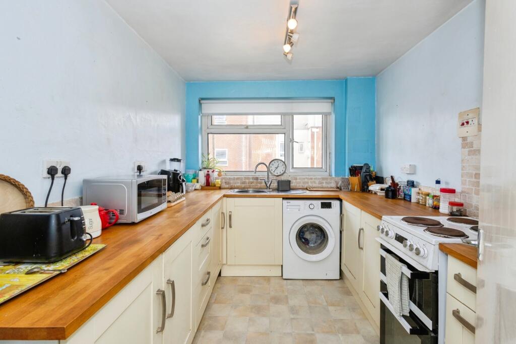 Apartment in Portsmouth - View 3