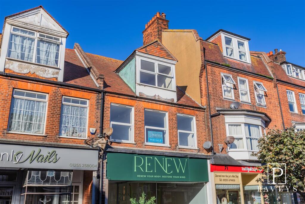 4-bed flat on Connaught Avenue, Frinton-On-Sea, £270,000