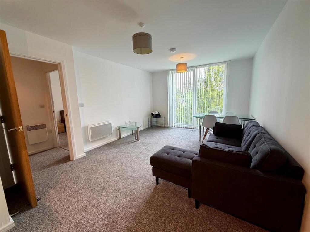 Apartment in Manchester, Bradford - View 4