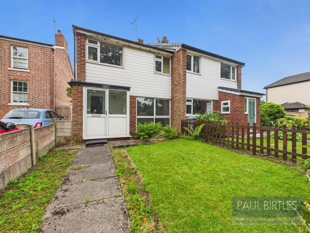 3 bedroom semi-detached house for sale in Moorside Road, Flixton ...