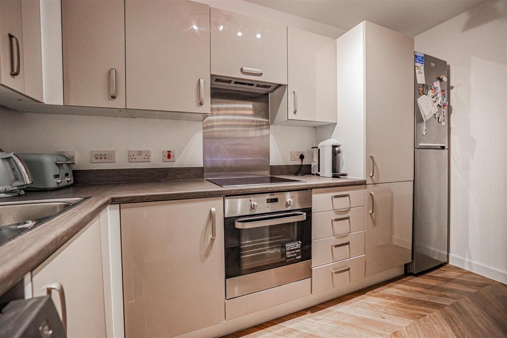 Frogmore Road, Hemel Hempstead, HP3 - More