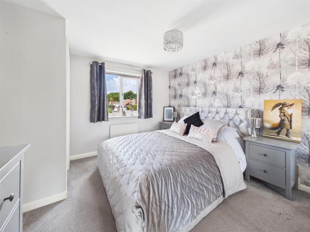 House in Gloucester - View 3
