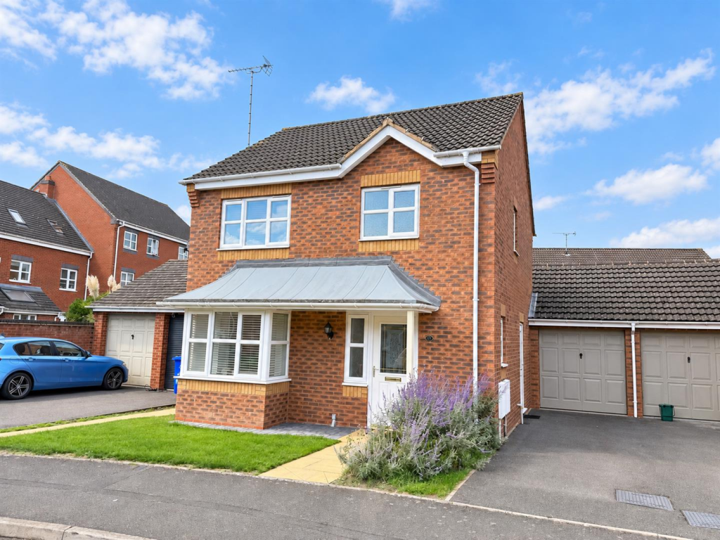 3-bed detached on Hevea Road, Burton-On-Trent, £245,000
