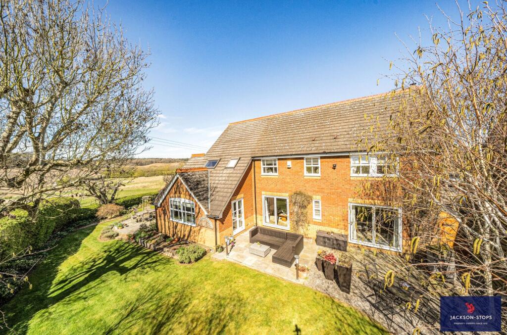 House in Woburn, Central Bedfordshire - View 2