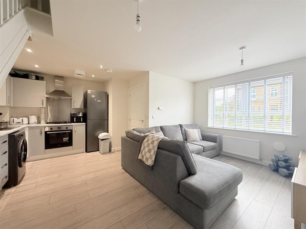 House in Mottram - View 2