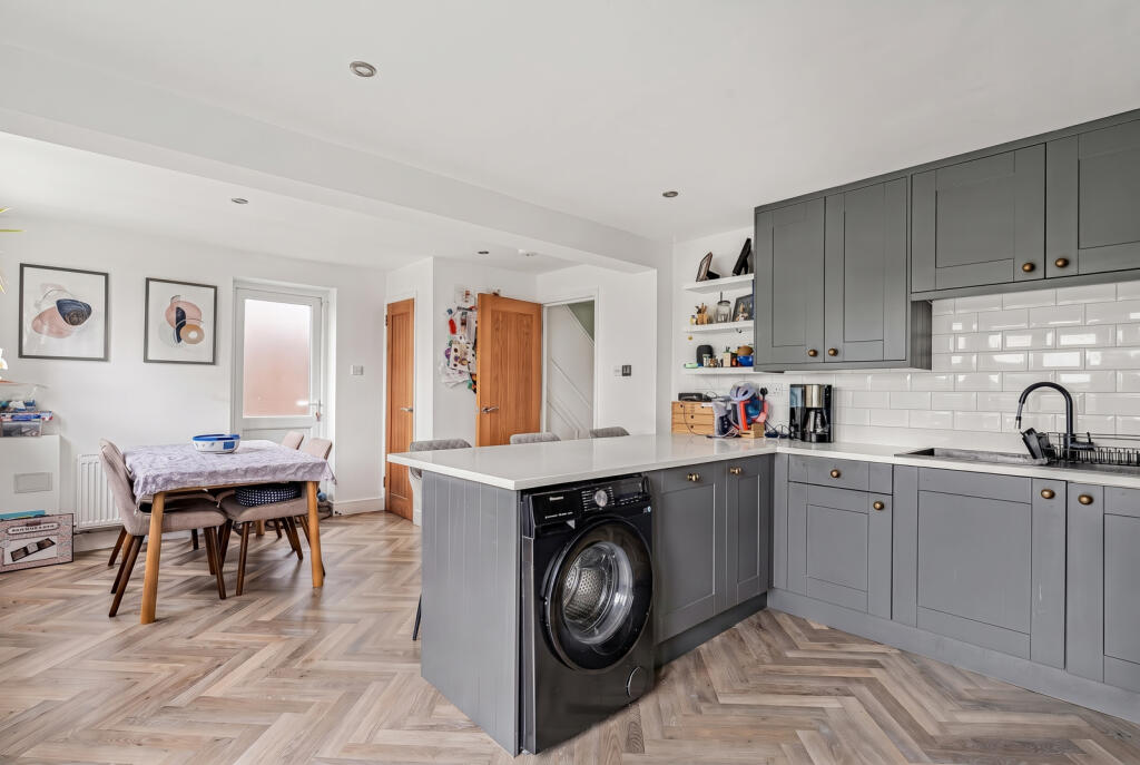 House in Guildford - View 4