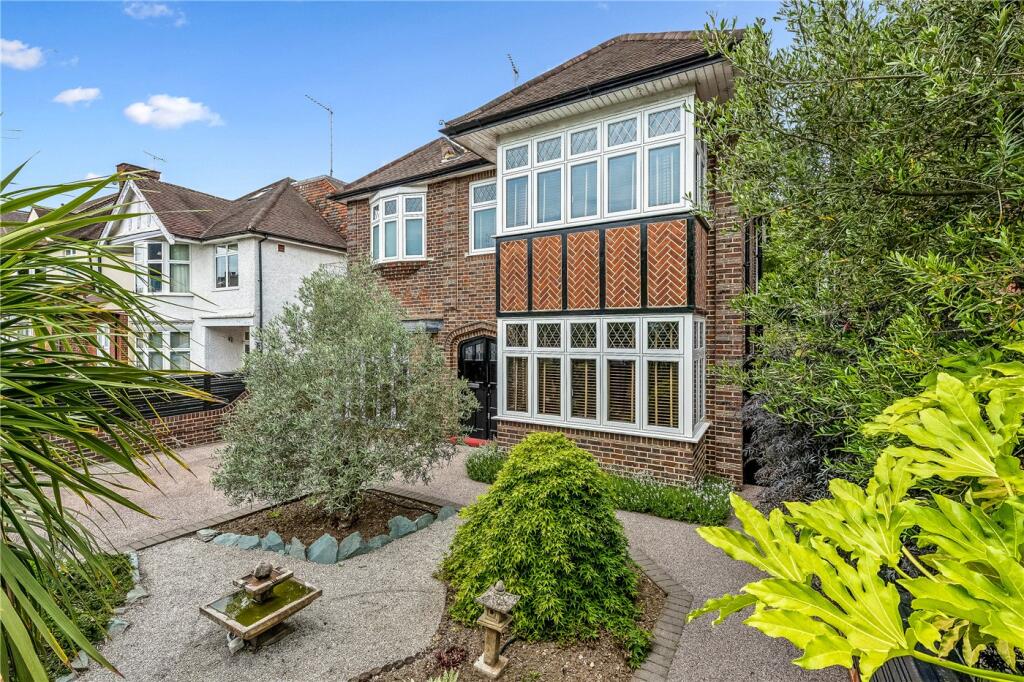 Main image of property: Creighton Avenue, London, N2