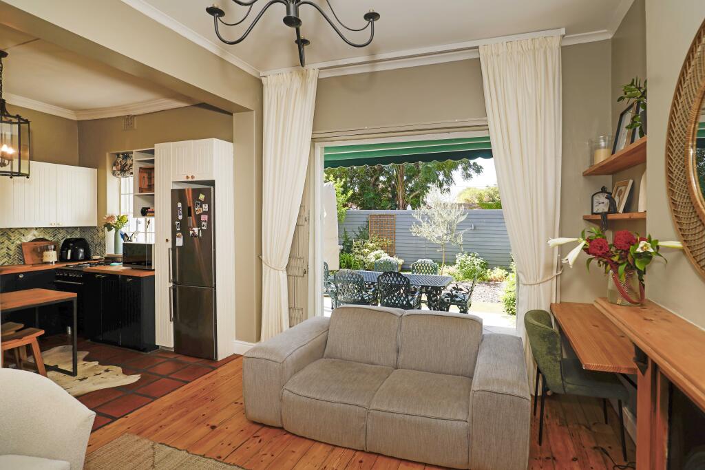 Main image of property: South Africa, Western Cape, Claremont