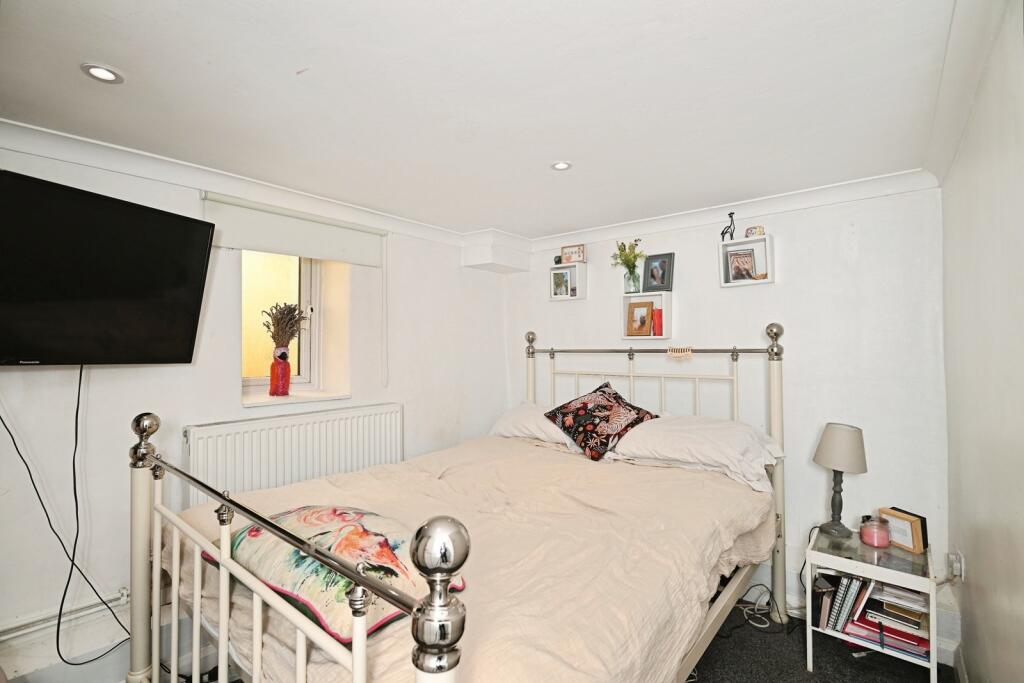 Apartment in Maidstone, Kent - More