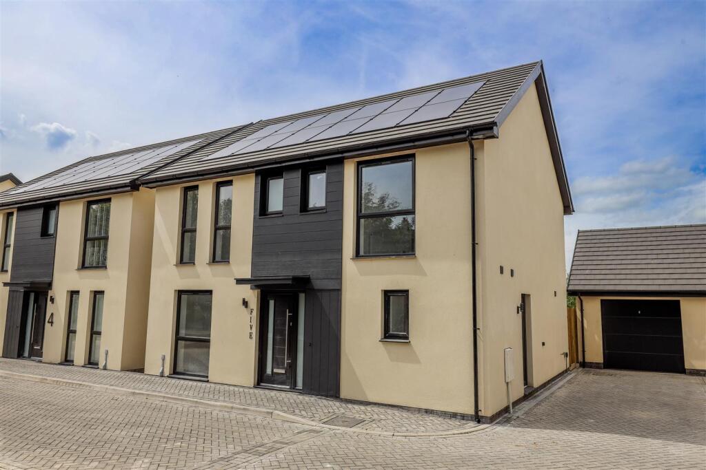 Main image of property: 5 Gerddi'r Hen Fragdy, Nr Llantwit Major, Vale of Glamorgan, CF61 2AA
