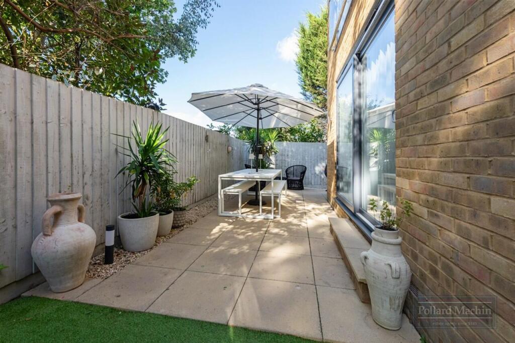 Apartment in London - View 2