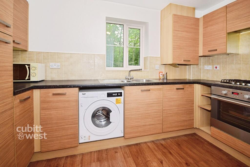 Apartment in Chichester, Whyke - View 2