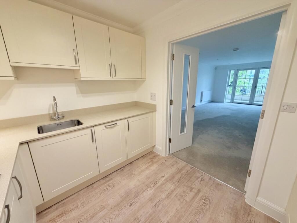 2 Sandbanks Road, Poole, BH14 - View 4