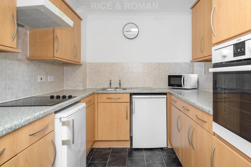 Lynton Court, Epsom photo 4