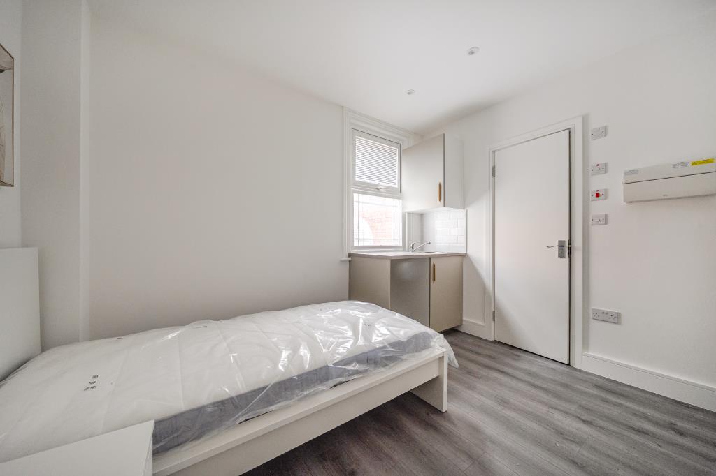 Main image of property: Kings Road, Reading, RG1