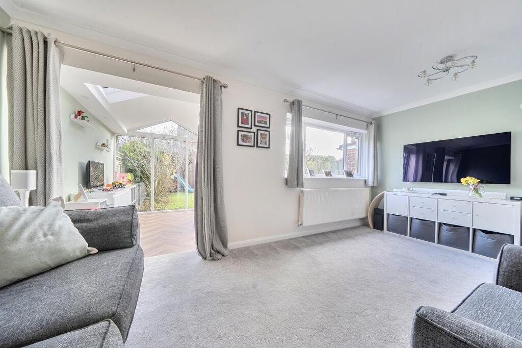 Woodside Avenue, Flackwell Heath, High Wycombe, Buckinghamshire, HP10 photo 4