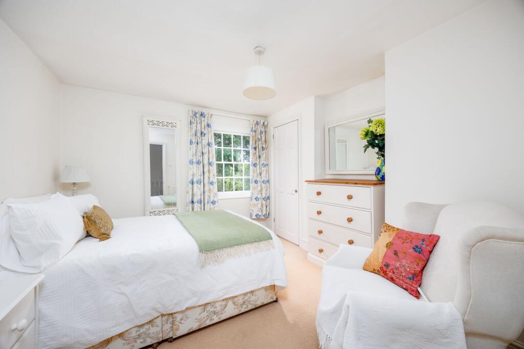 House in Tonbridge - More