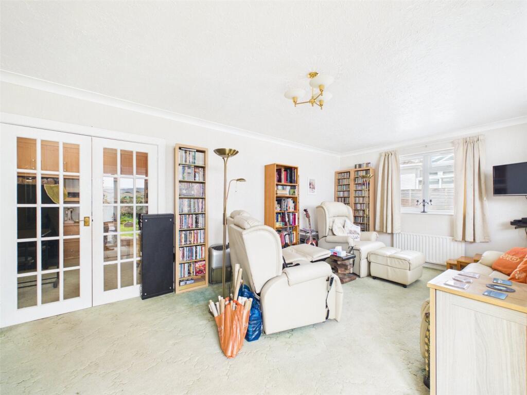 23, Stroud Park Avenue, Christchurch, Dorset, BH23 photo 2