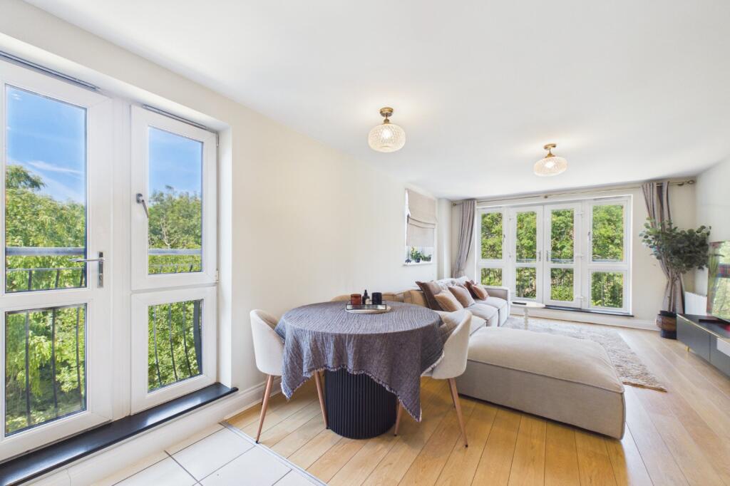 Apartment in Reading - View 5
