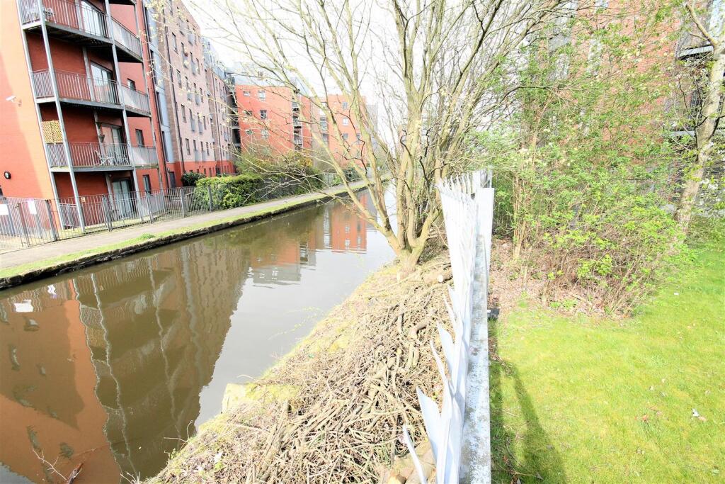 Apartment in Manchester - View 4