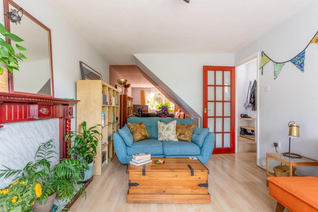 House in Brighton, Whitehawk - More