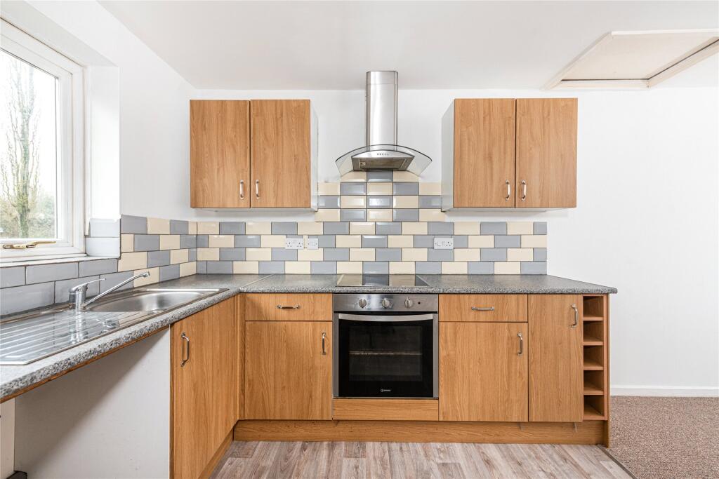 Hobart Crescent, Willen Park, Milton Keynes, Buckinghamshire, MK15 photo 2