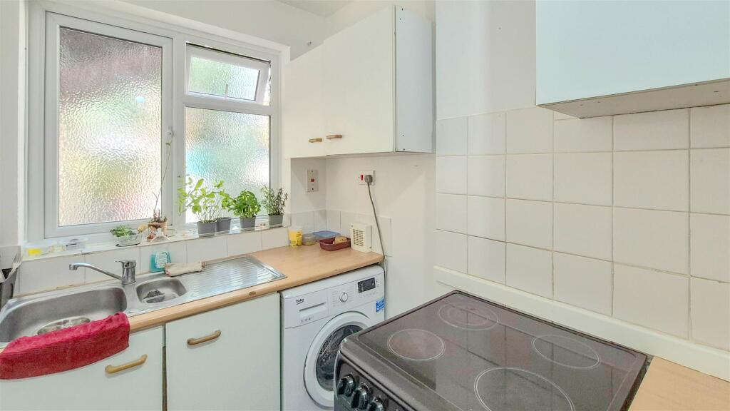 Apartment in Luton - View 3