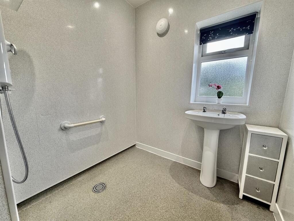 House in Gateshead, Deckham - More
