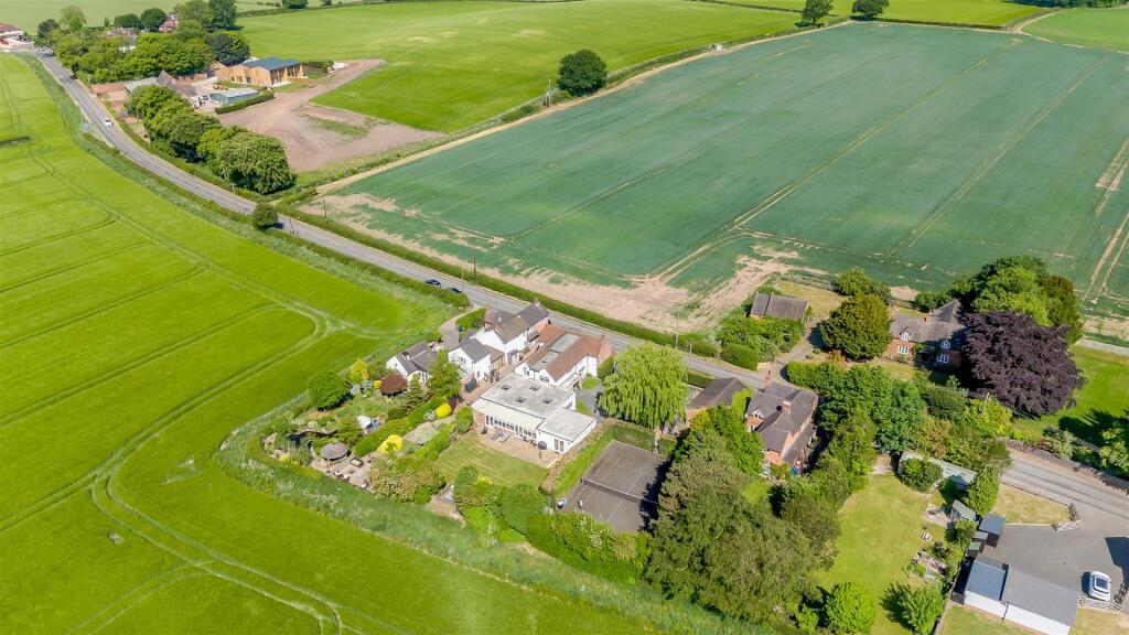 House in Lichfield, Lower Stonnall, Shenstone - View 2