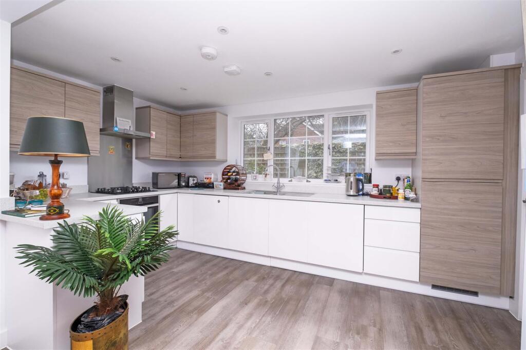House in New Forest, Old Milton, New Milton - View 2