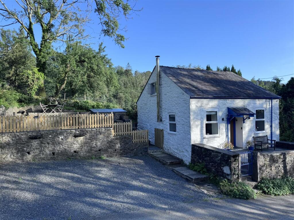 Main image of property: Rhyd Y Sarn