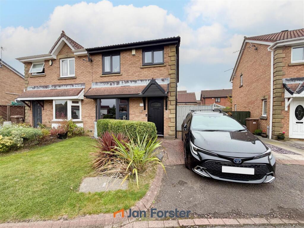 3-bed house on Ashley Close, Killingworth, Newcastle Upon Tyne, £220,000