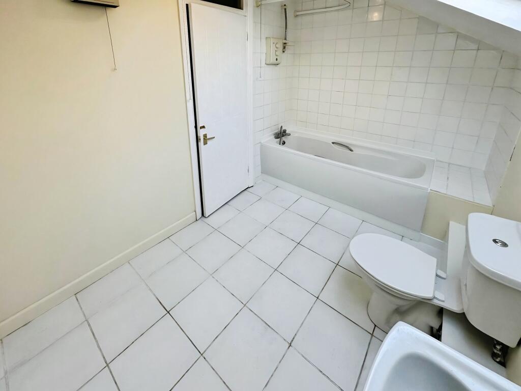 Apartment in Salisbury, Wiltshire - View 5