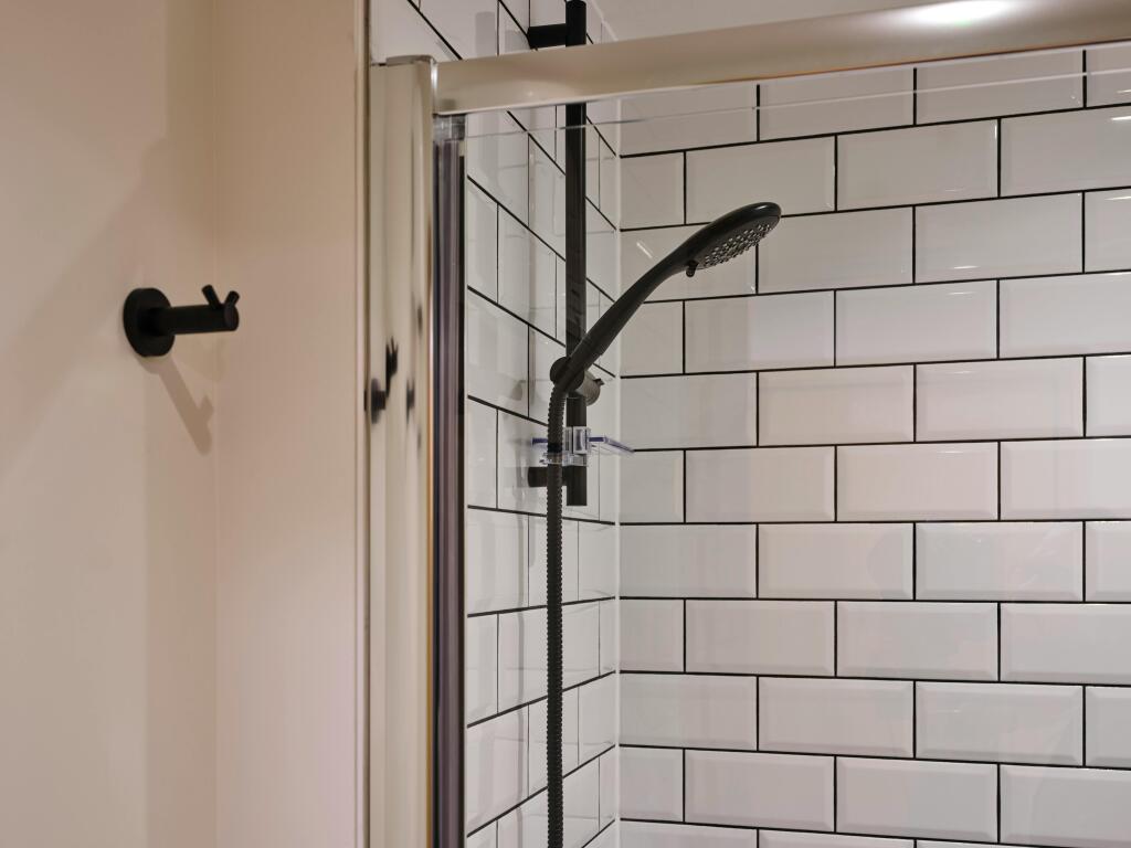 36 Leadenhall Street Shower.jpg