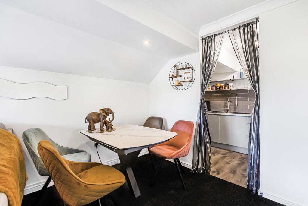 Apartment in Welwyn Hatfield, Hertfordshire - View 4