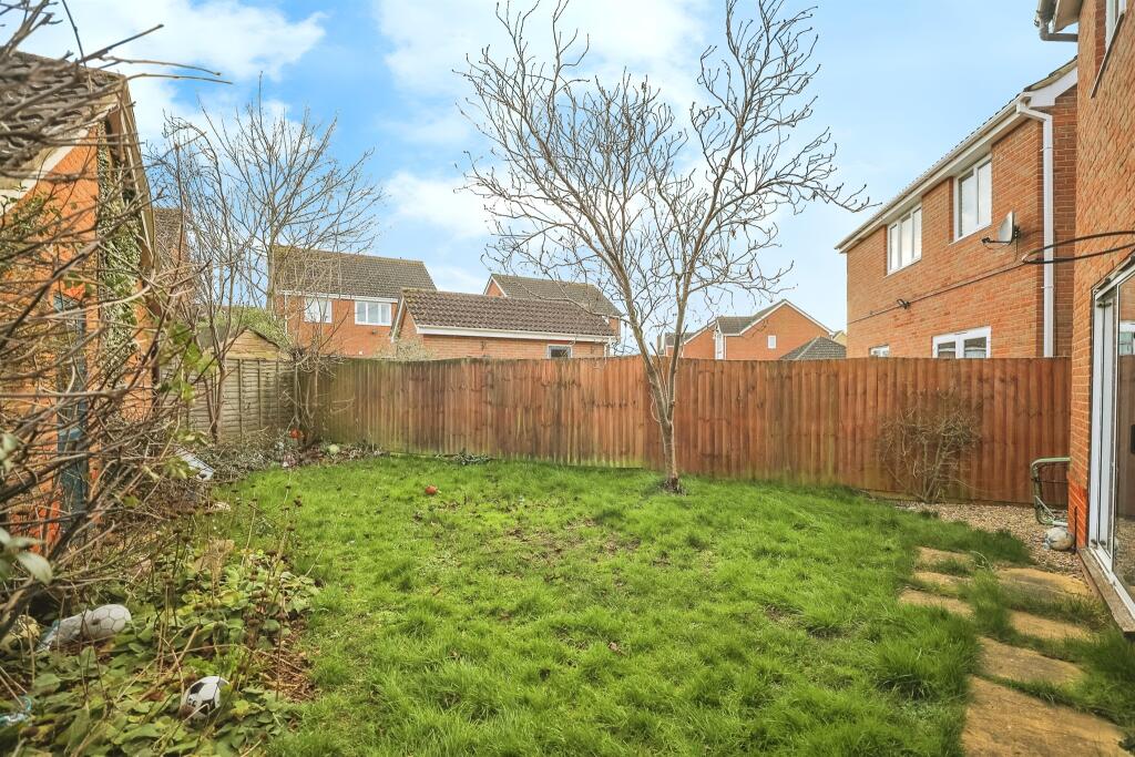 House in Huntingdonshire, Yaxley - More
