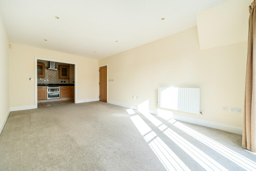 Apartment in Maidenhead, Bray Wick - View 3
