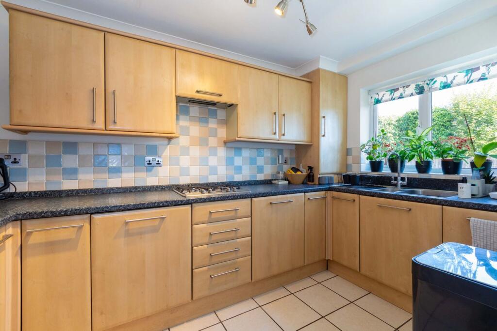 House in Slough - View 4