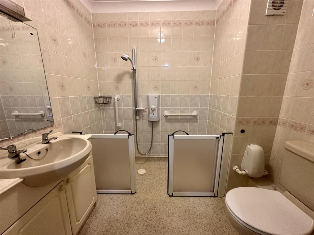 Apartment in Darlington - View 5