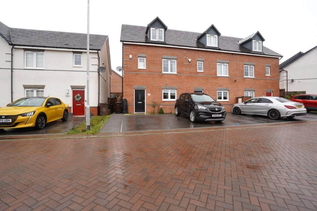 Main image of property: Little Wood Crescent, Wakefield, West Yorkshire, WF1
