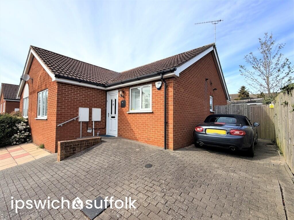 2-bed semi-detached on Eldred Close, Ipswich, £275,000