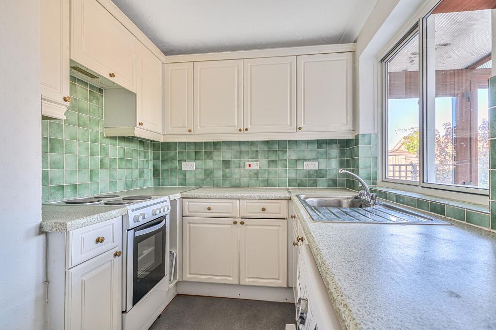 Palm Tree Way, Lyminge, CT18 photo 3