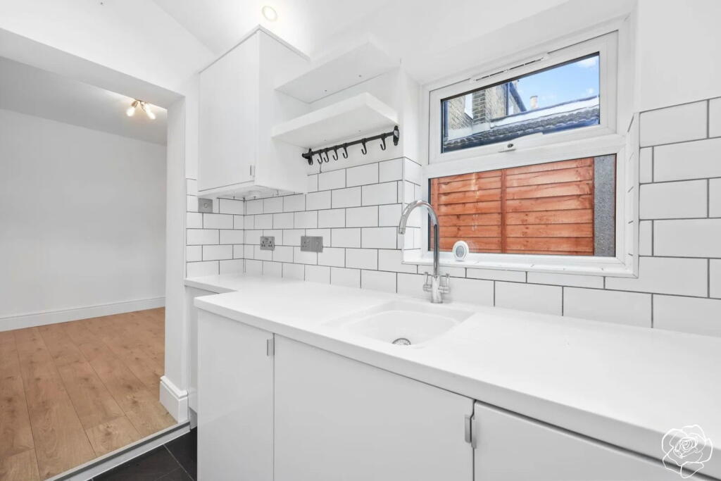 House in London - View 5