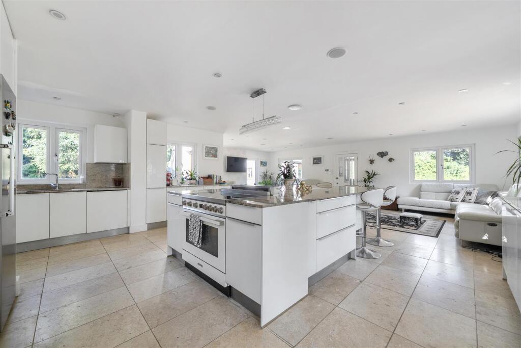 Easthampstead Road, Wokingham, Berkshire, RG40 3BP - View 3