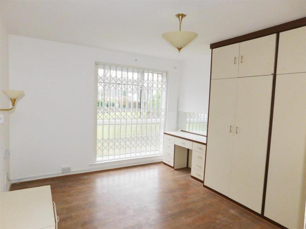 Apartment in Salford, Greater Manchester - View 5