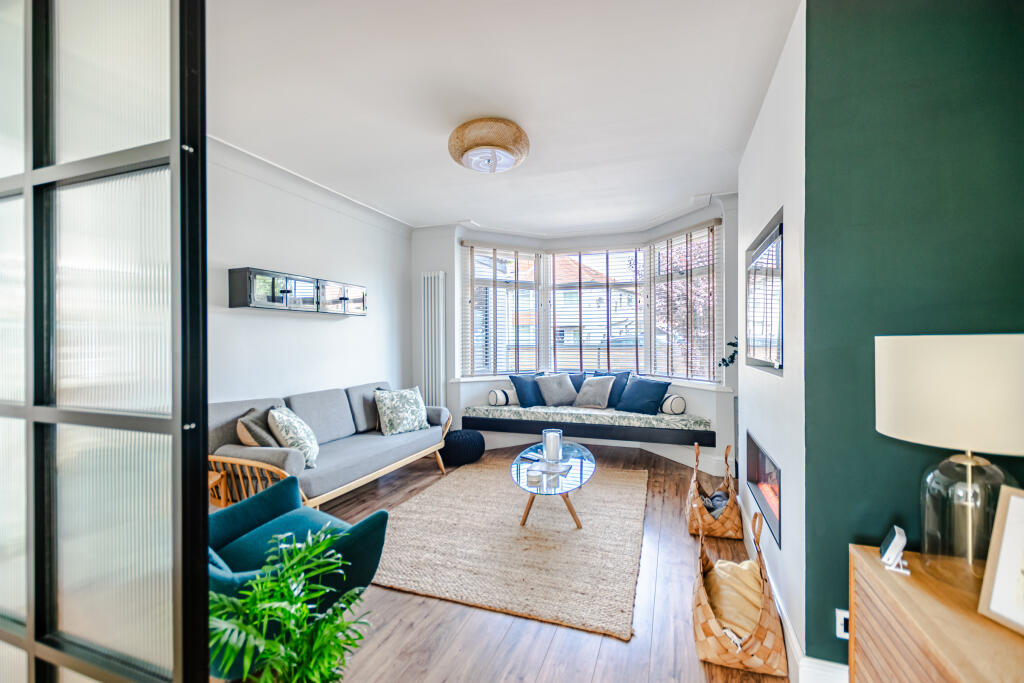 House in Leeds, Carr Manor, Moortown - View 4
