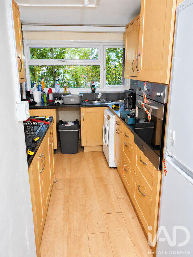 House in Epping Forest, Ninefields, Waltham Abbey - More